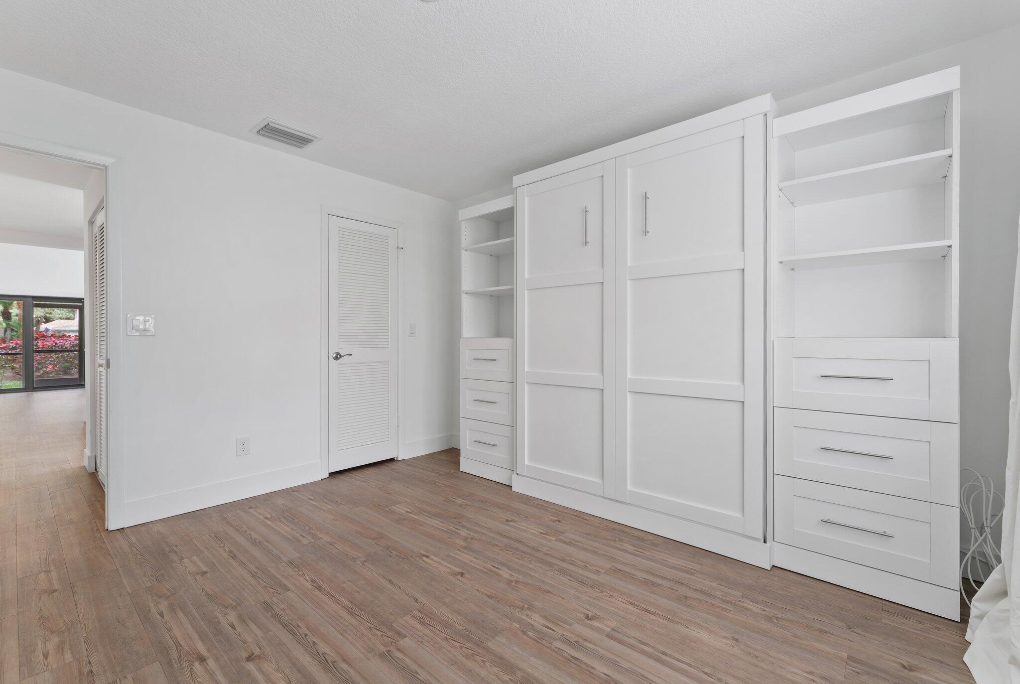 211 Oak Harbour Drive