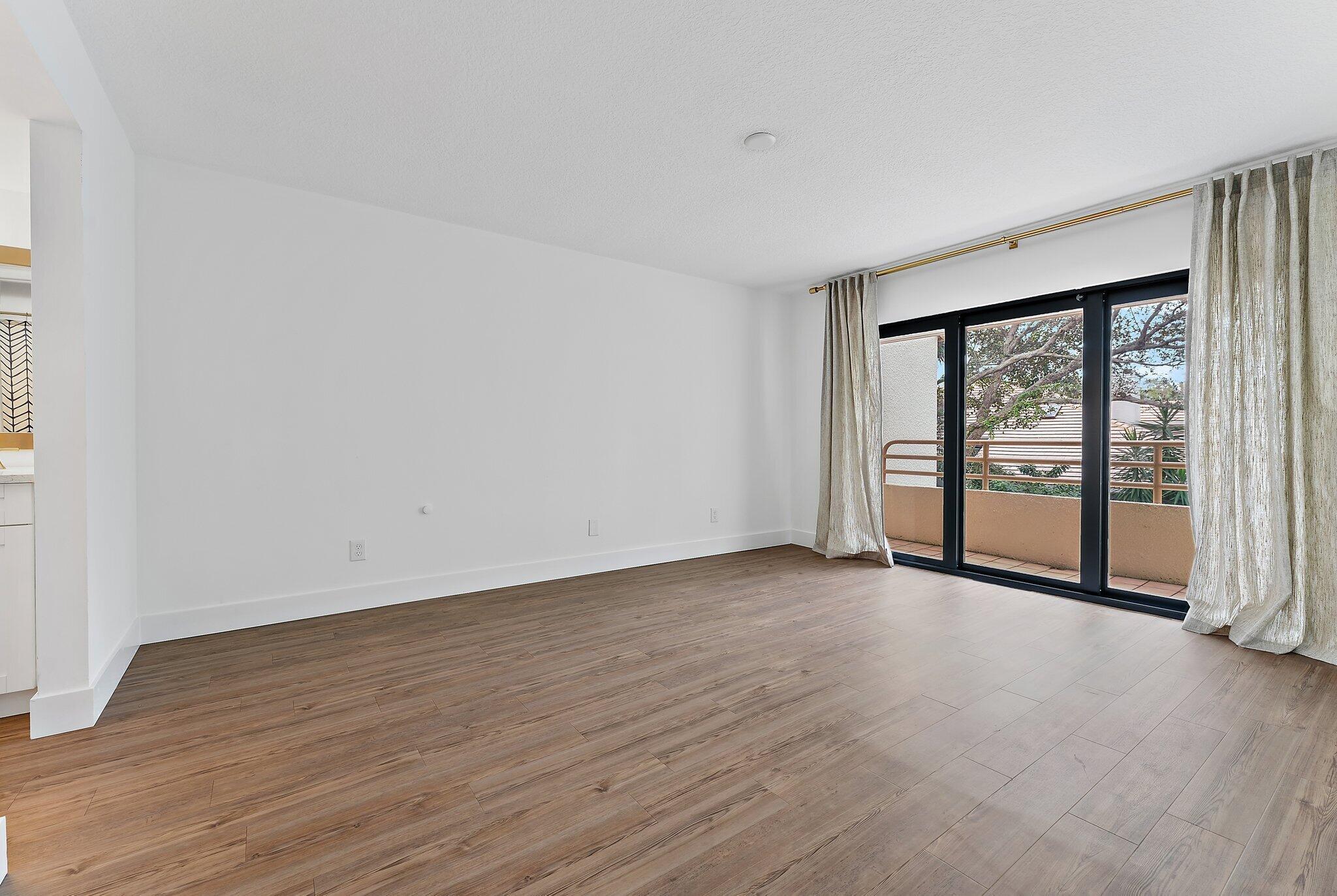 211 Oak Harbour Drive