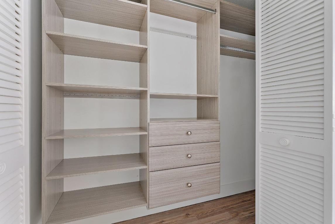 211 Oak Harbour Drive