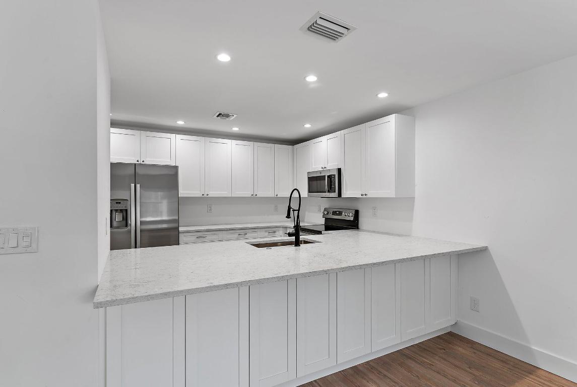 211 Oak Harbour Drive