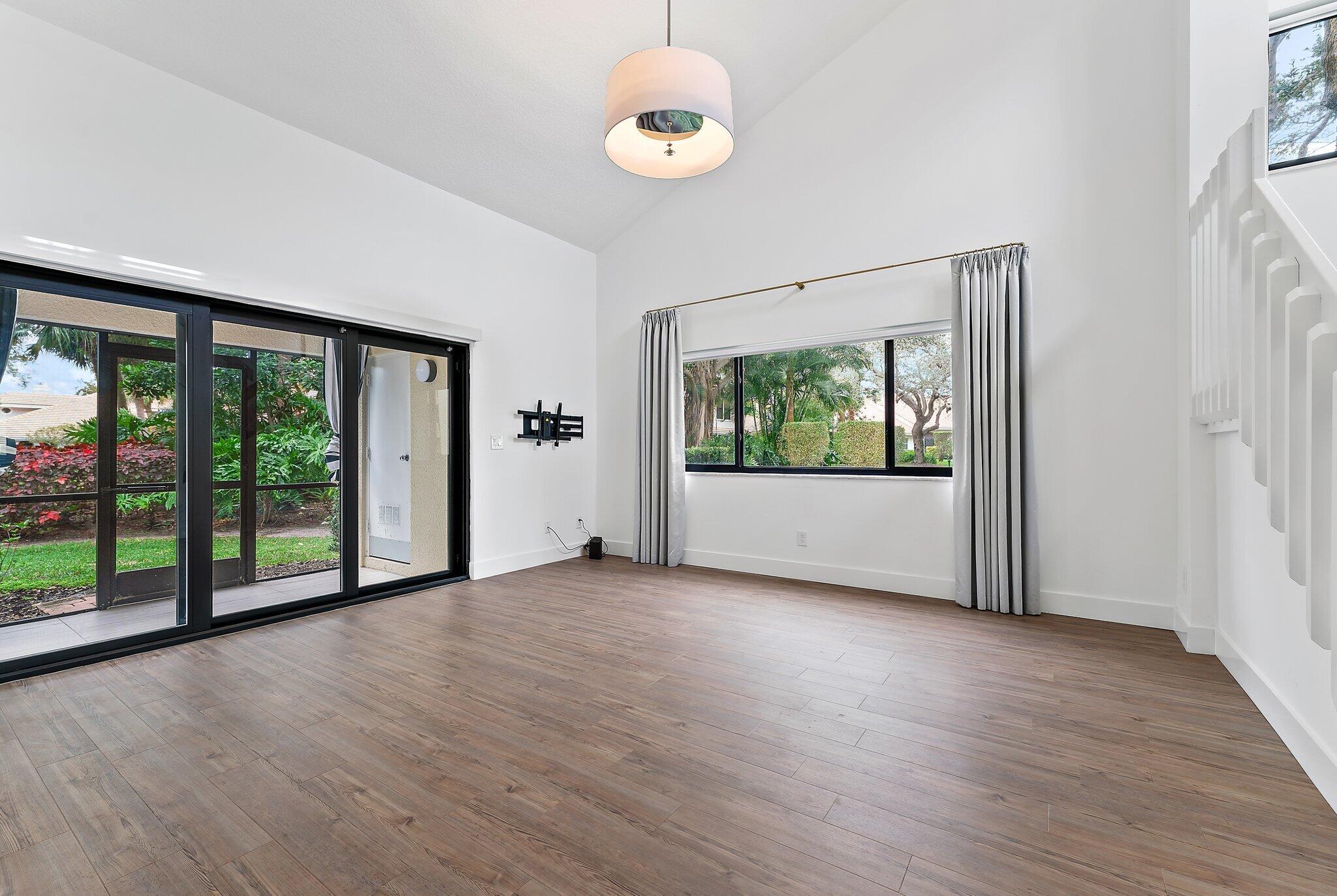 211 Oak Harbour Drive