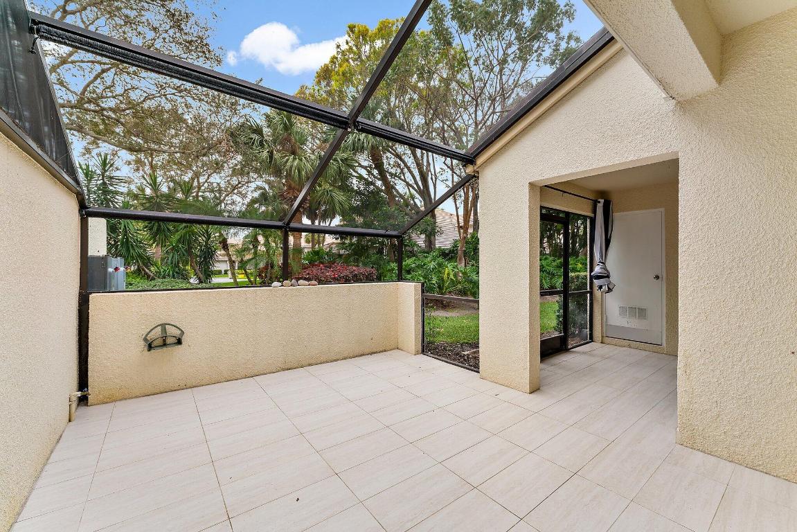 211 Oak Harbour Drive