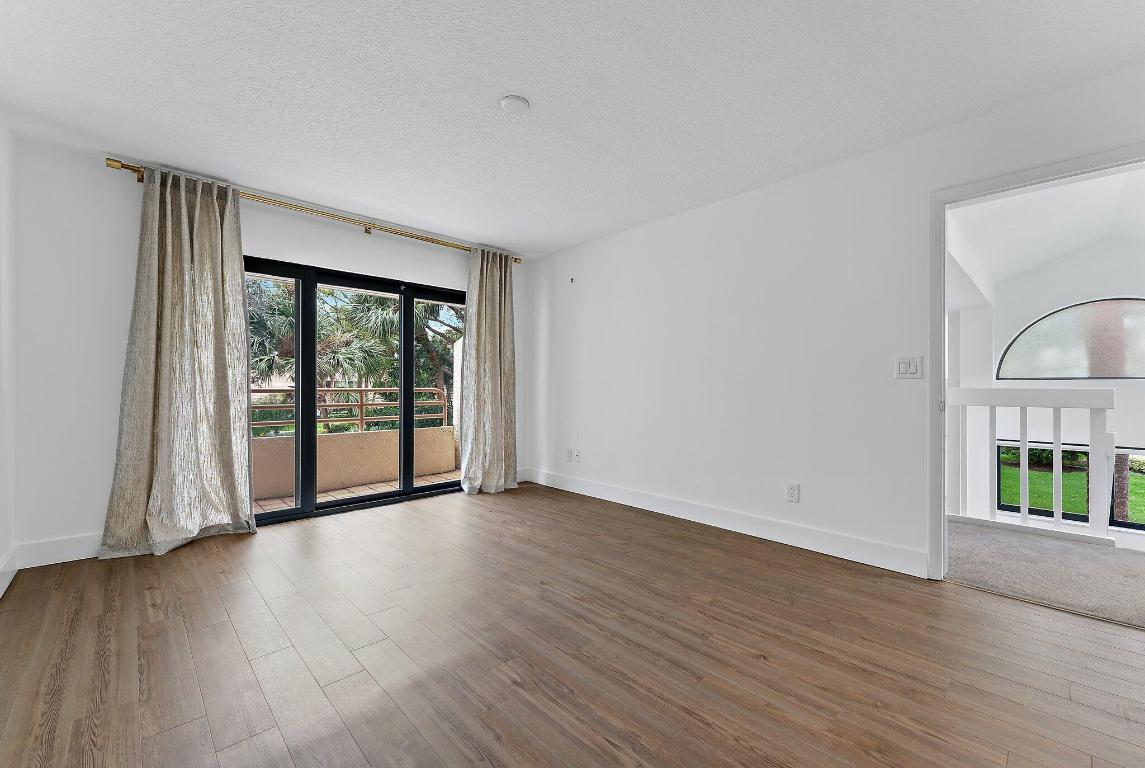 211 Oak Harbour Drive