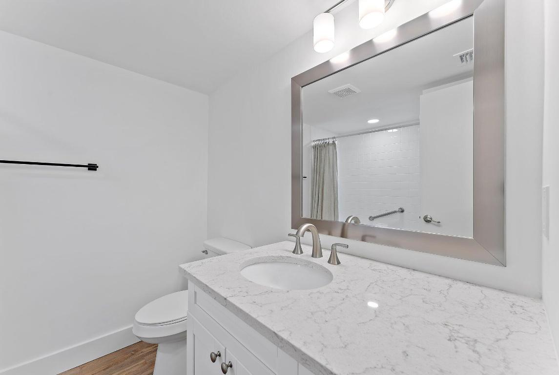 211 Oak Harbour Drive