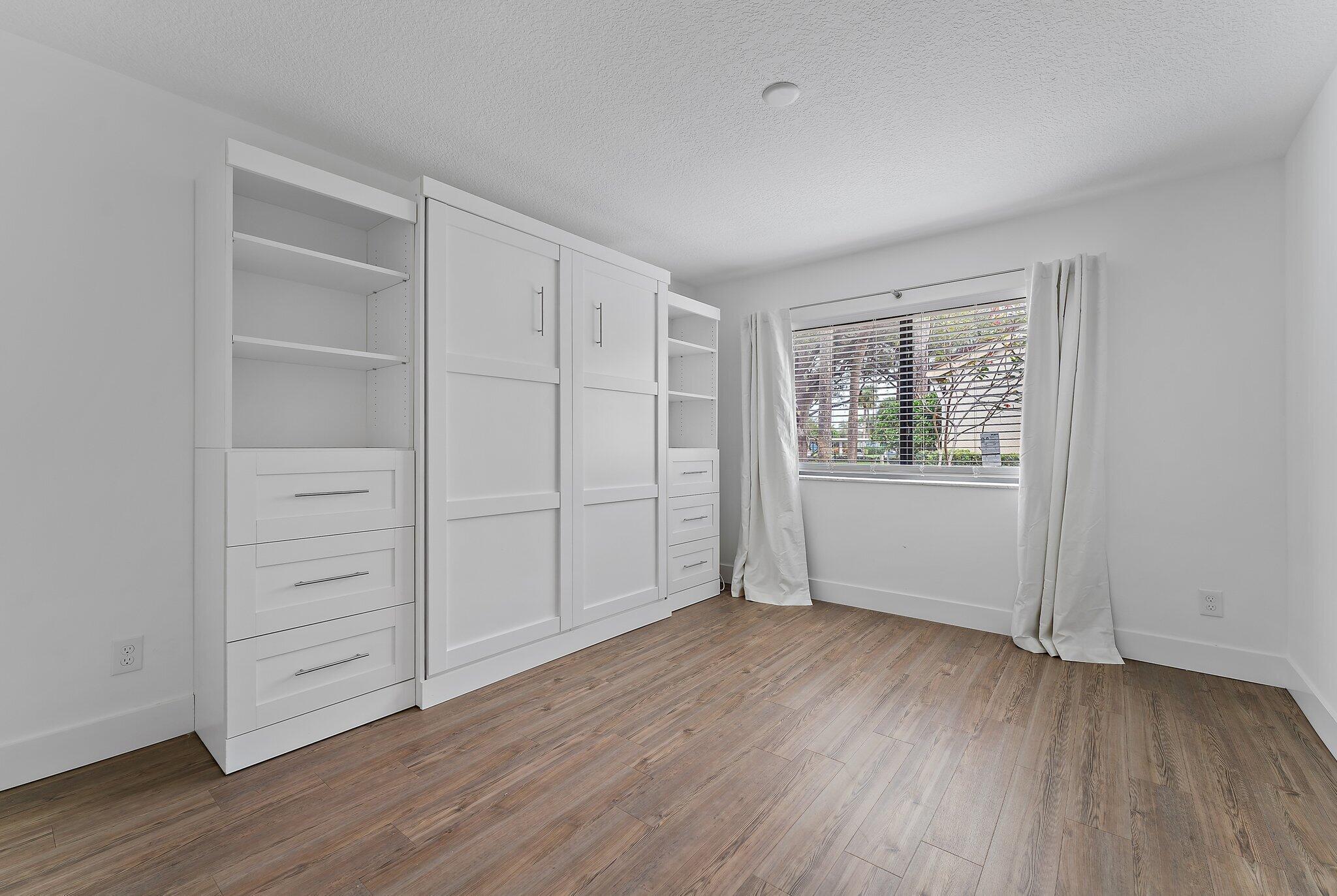 211 Oak Harbour Drive