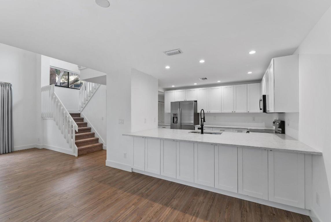 211 Oak Harbour Drive