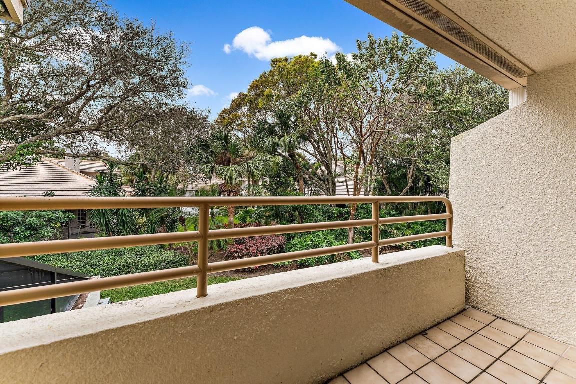 211 Oak Harbour Drive