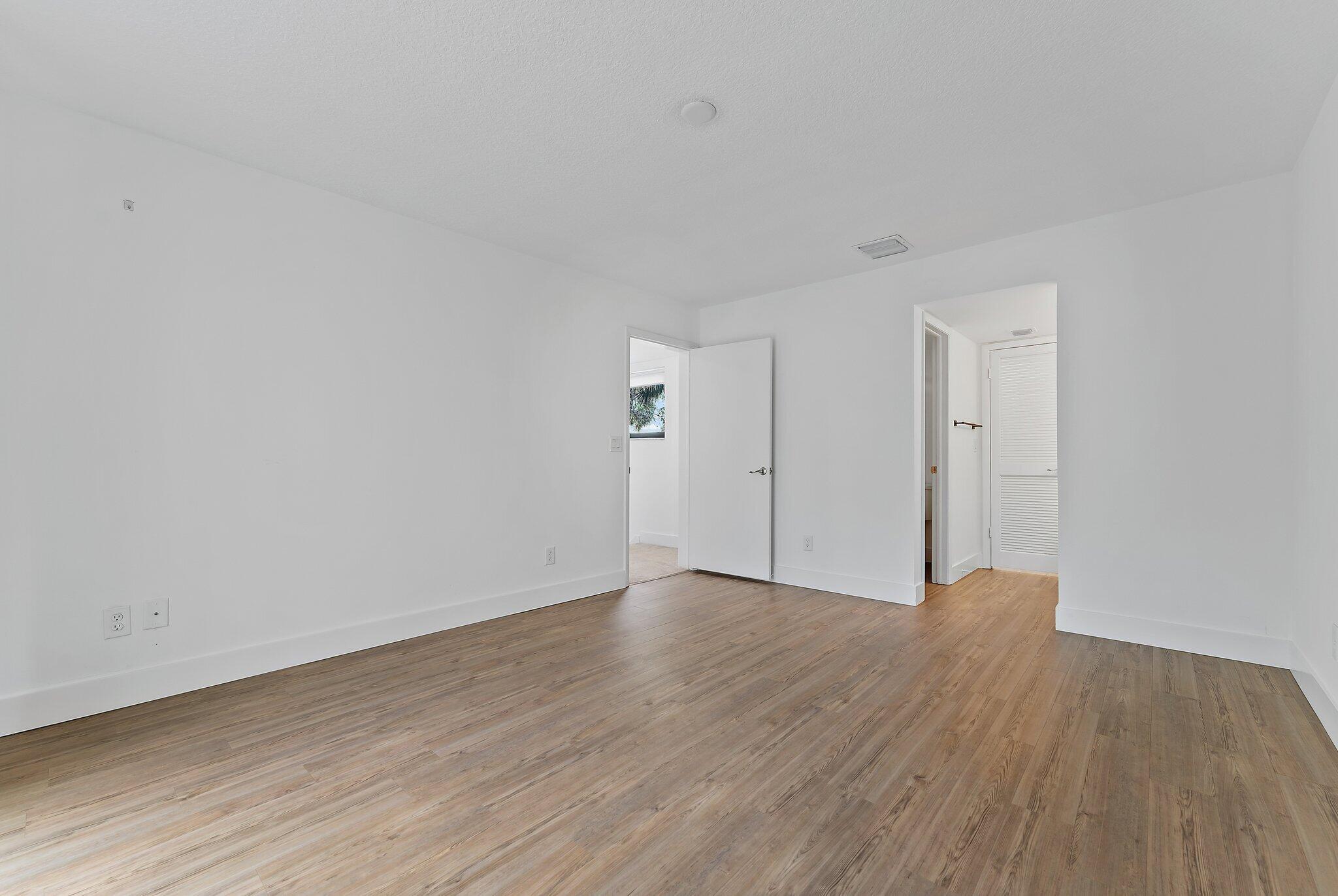 211 Oak Harbour Drive