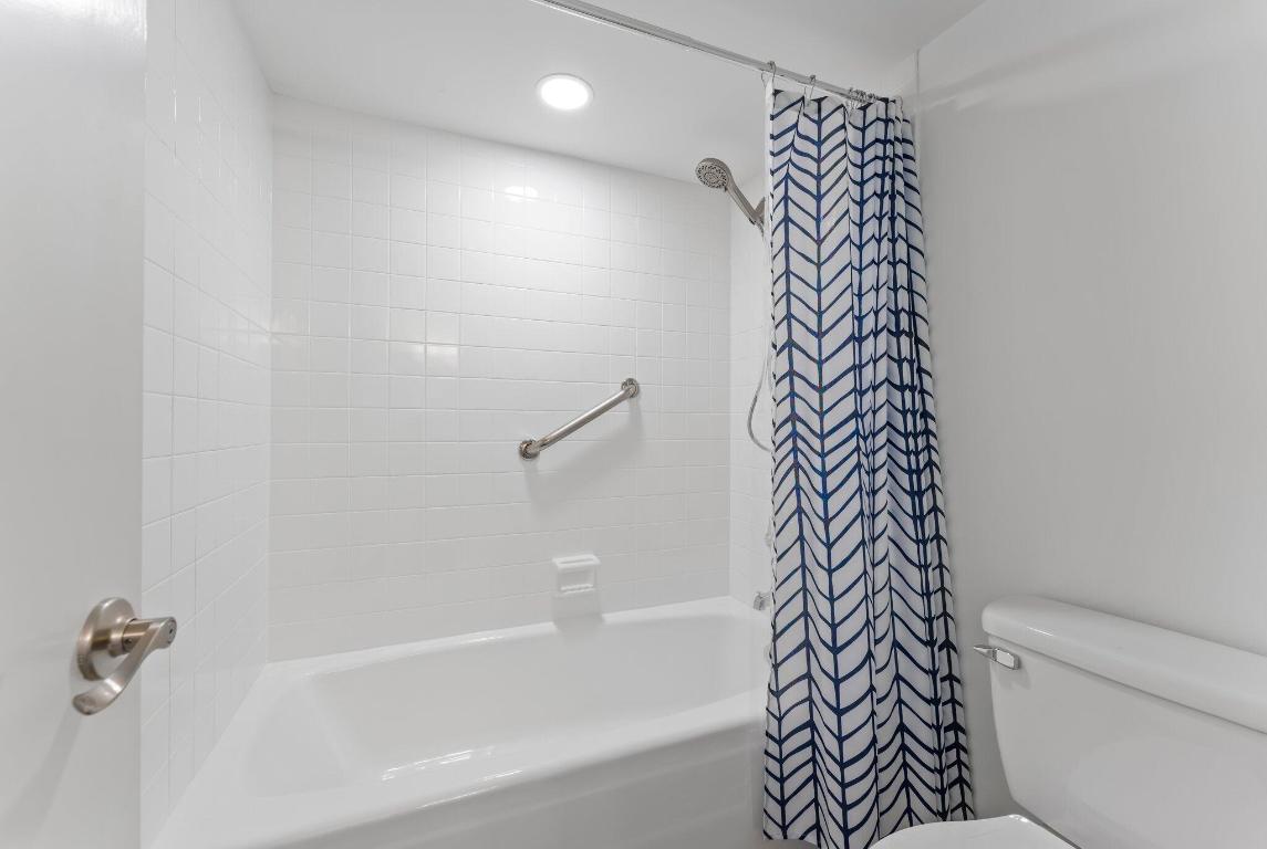 211 Oak Harbour Drive