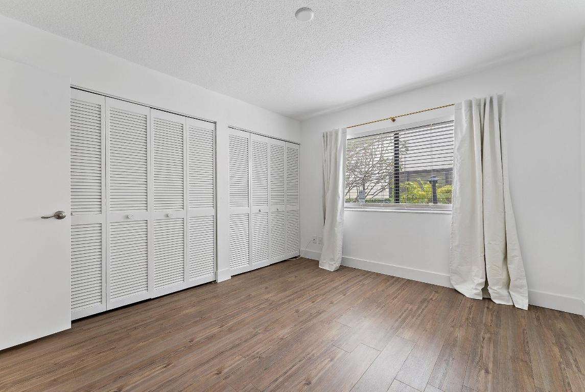 211 Oak Harbour Drive