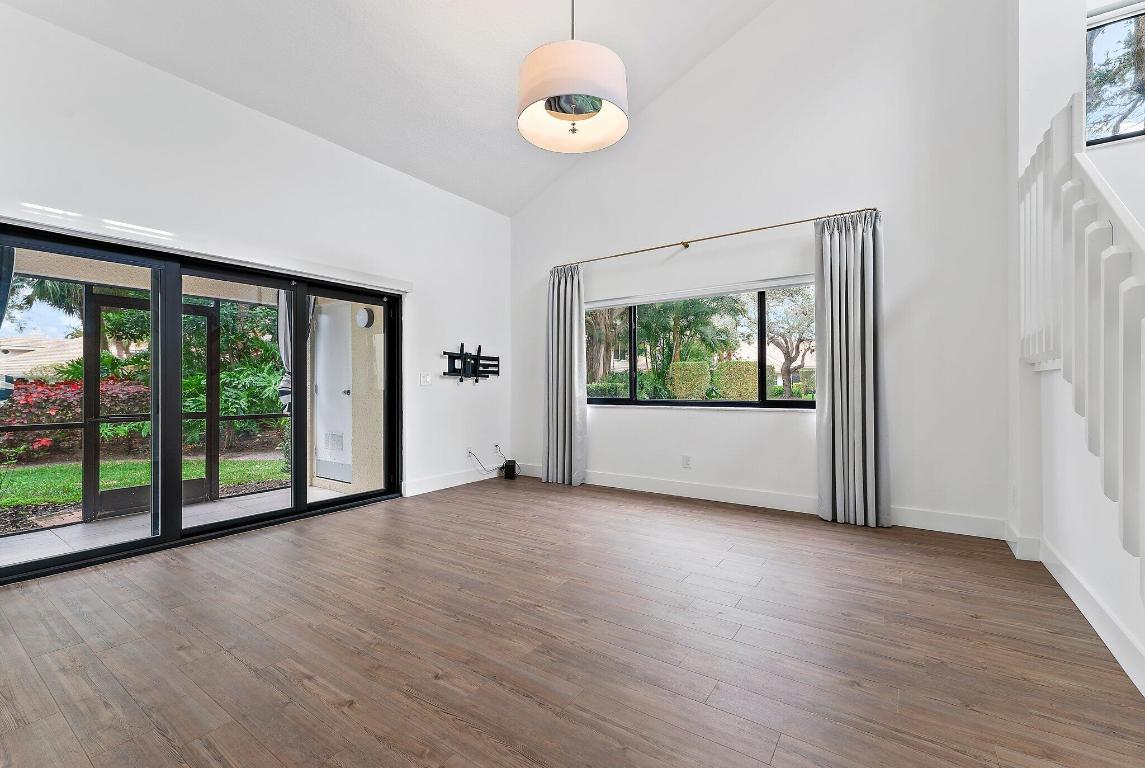 211 Oak Harbour Drive