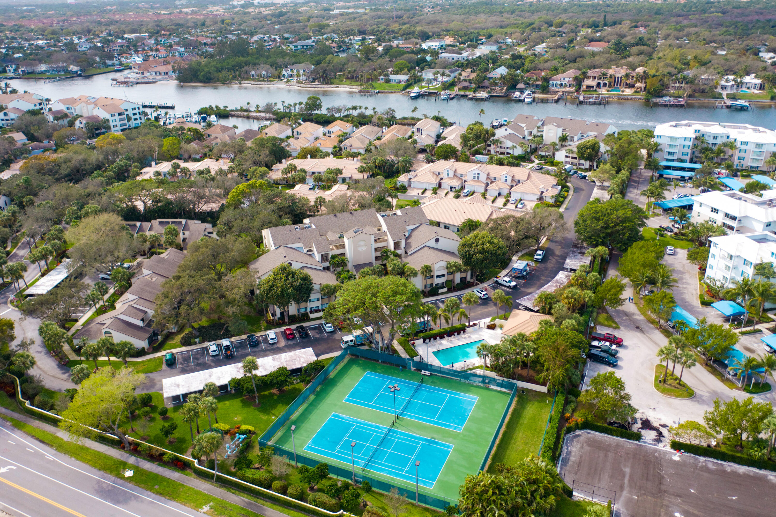 211 Oak Harbour Drive