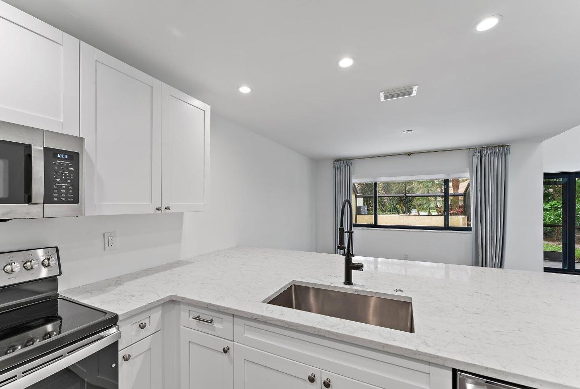 211 Oak Harbour Drive