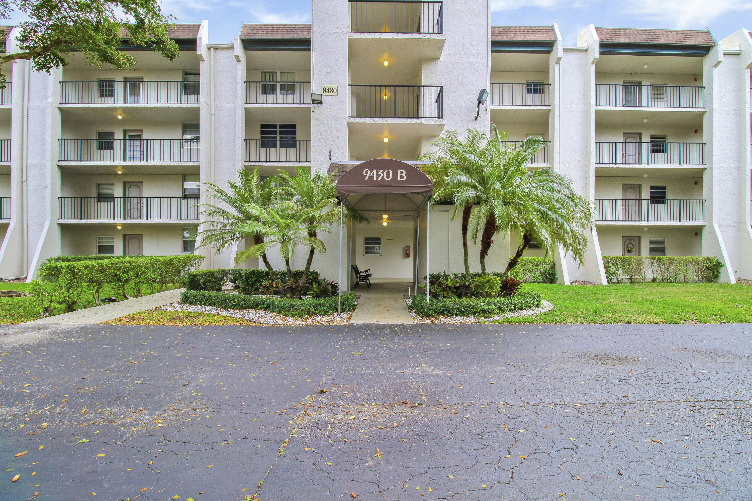 9430 Poinciana Place Unit: 215