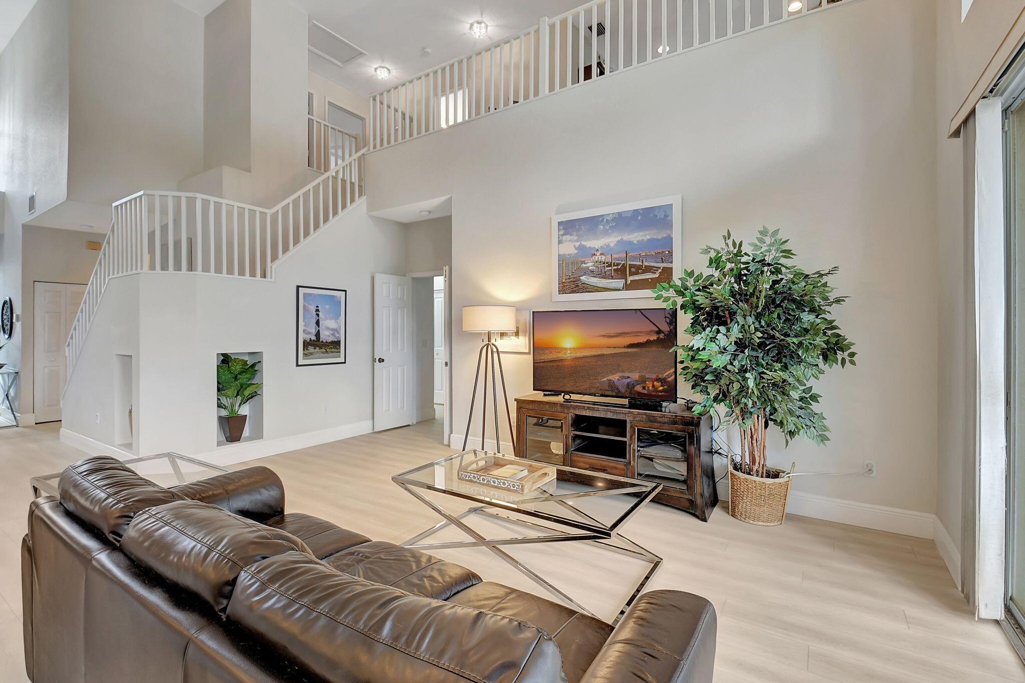 7613 Charing Cross Lane