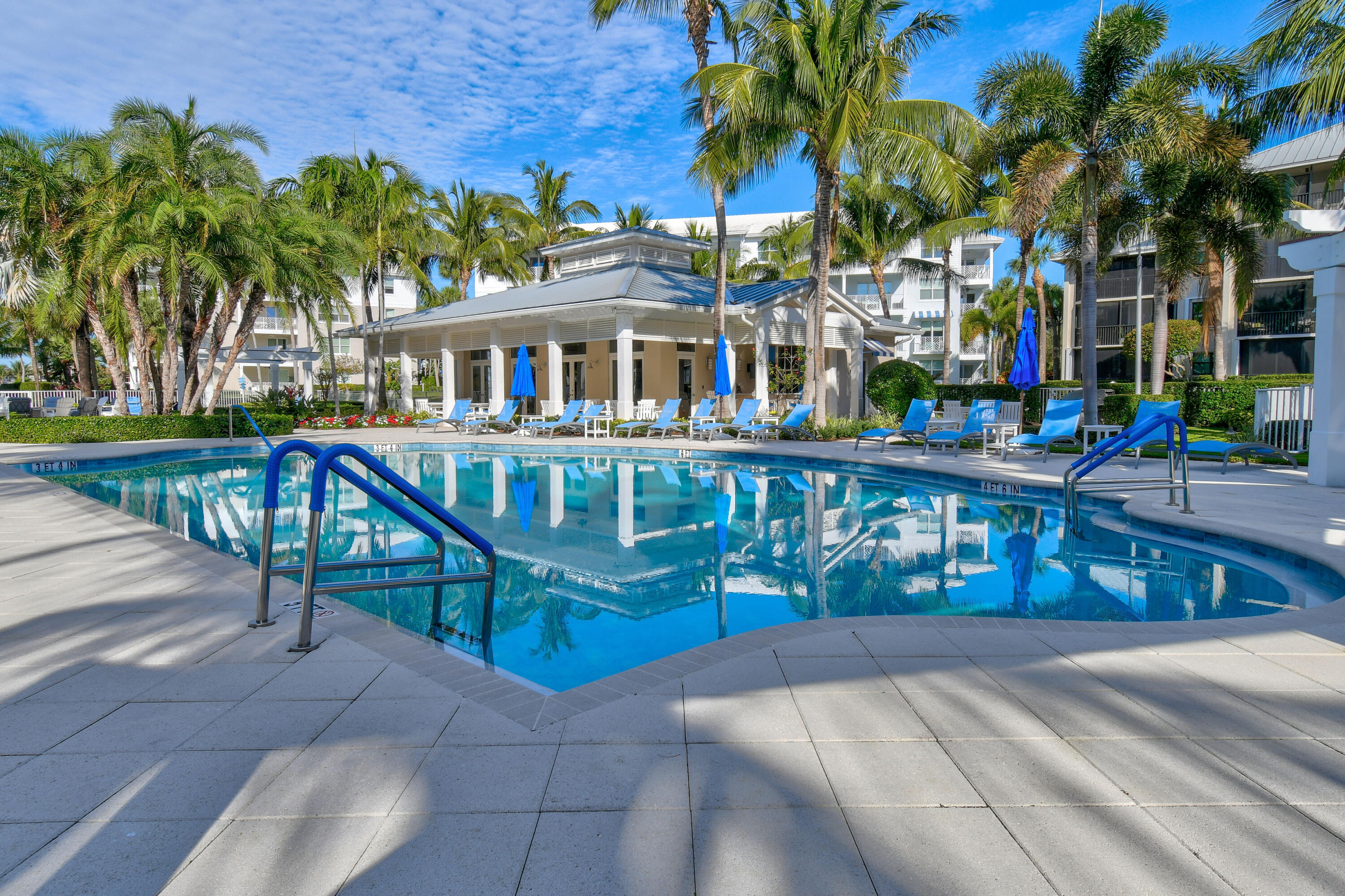 323 Bay Colony Drive N , And Slip 25