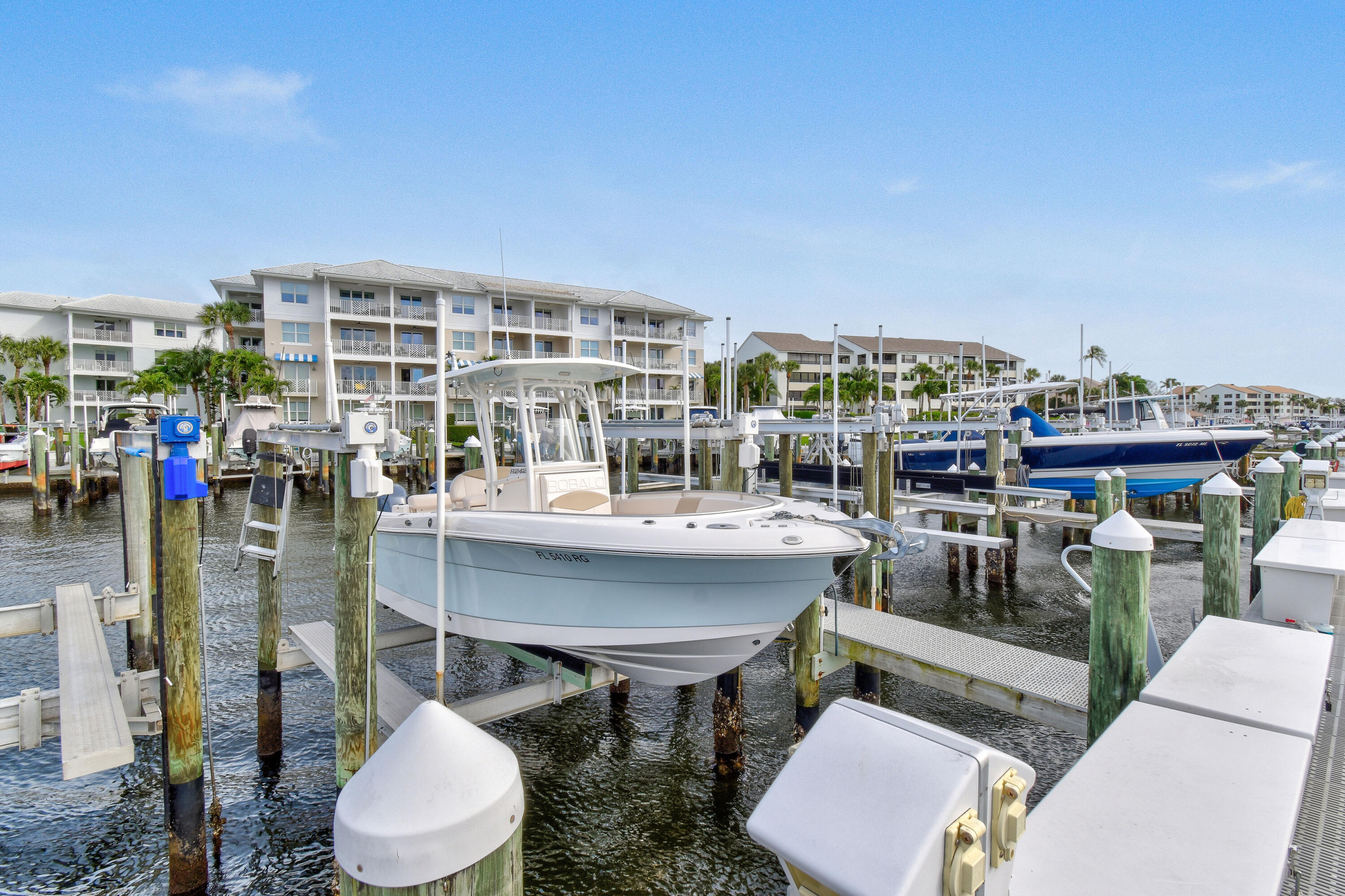 323 Bay Colony Drive N , And Slip 25