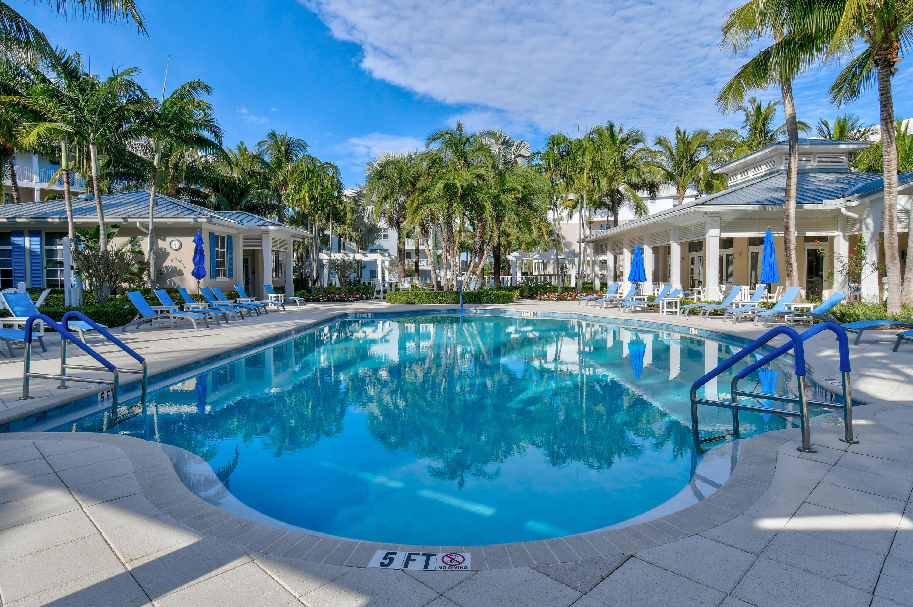 323 Bay Colony Drive N , And Slip 25