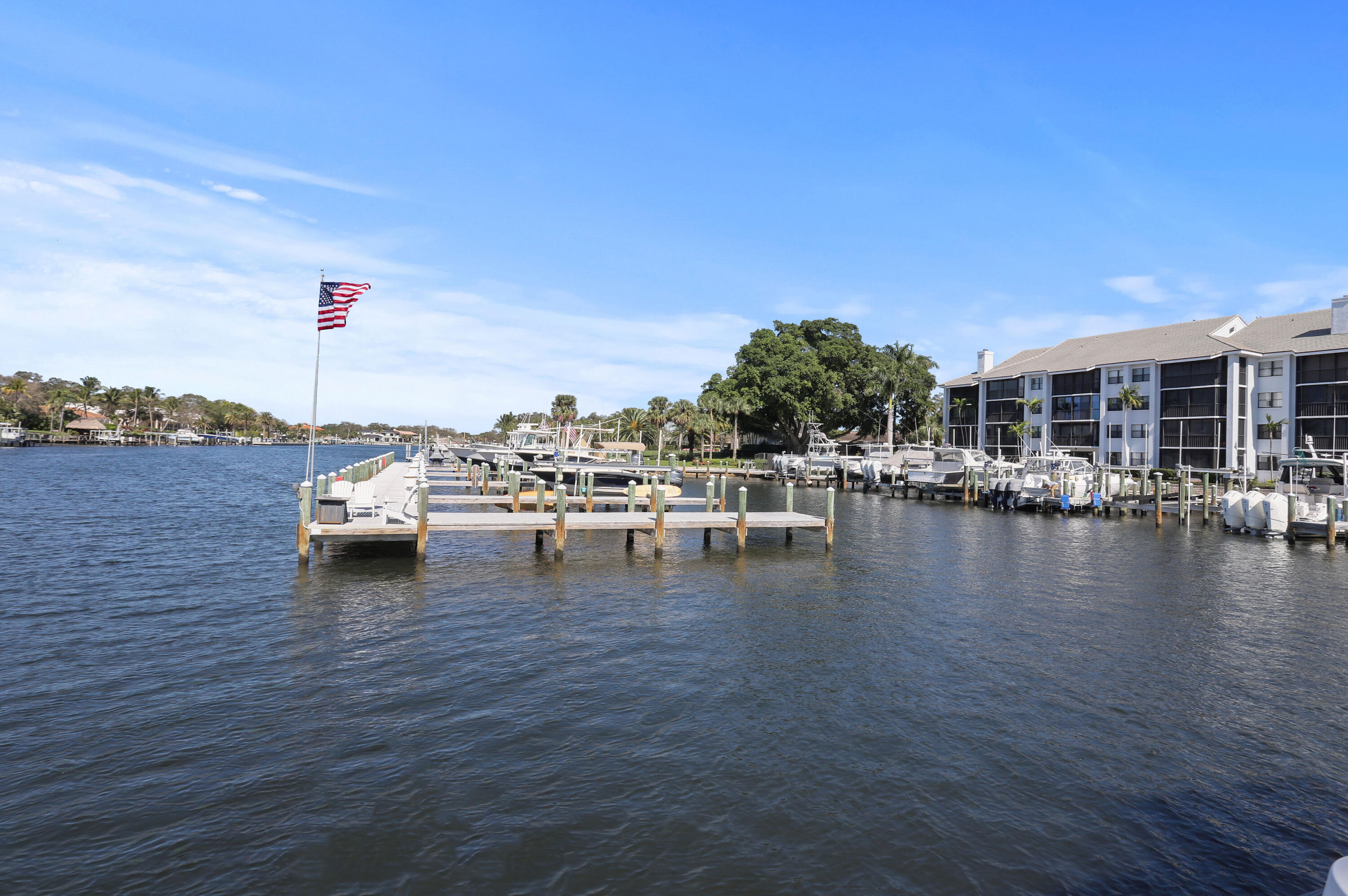 323 Bay Colony Drive N , And Slip 25