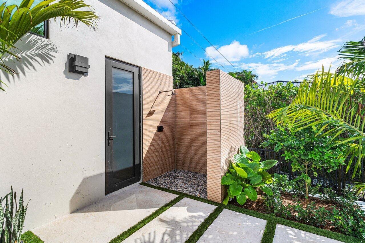 1216 Spanish River Road