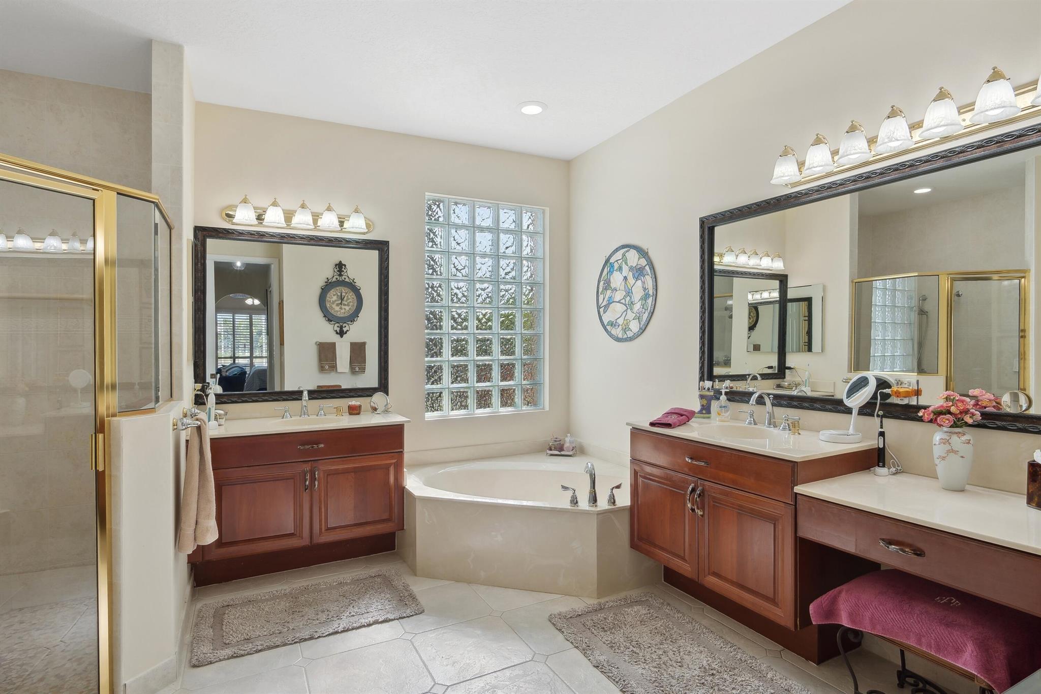 395 NW Shoreview Drive