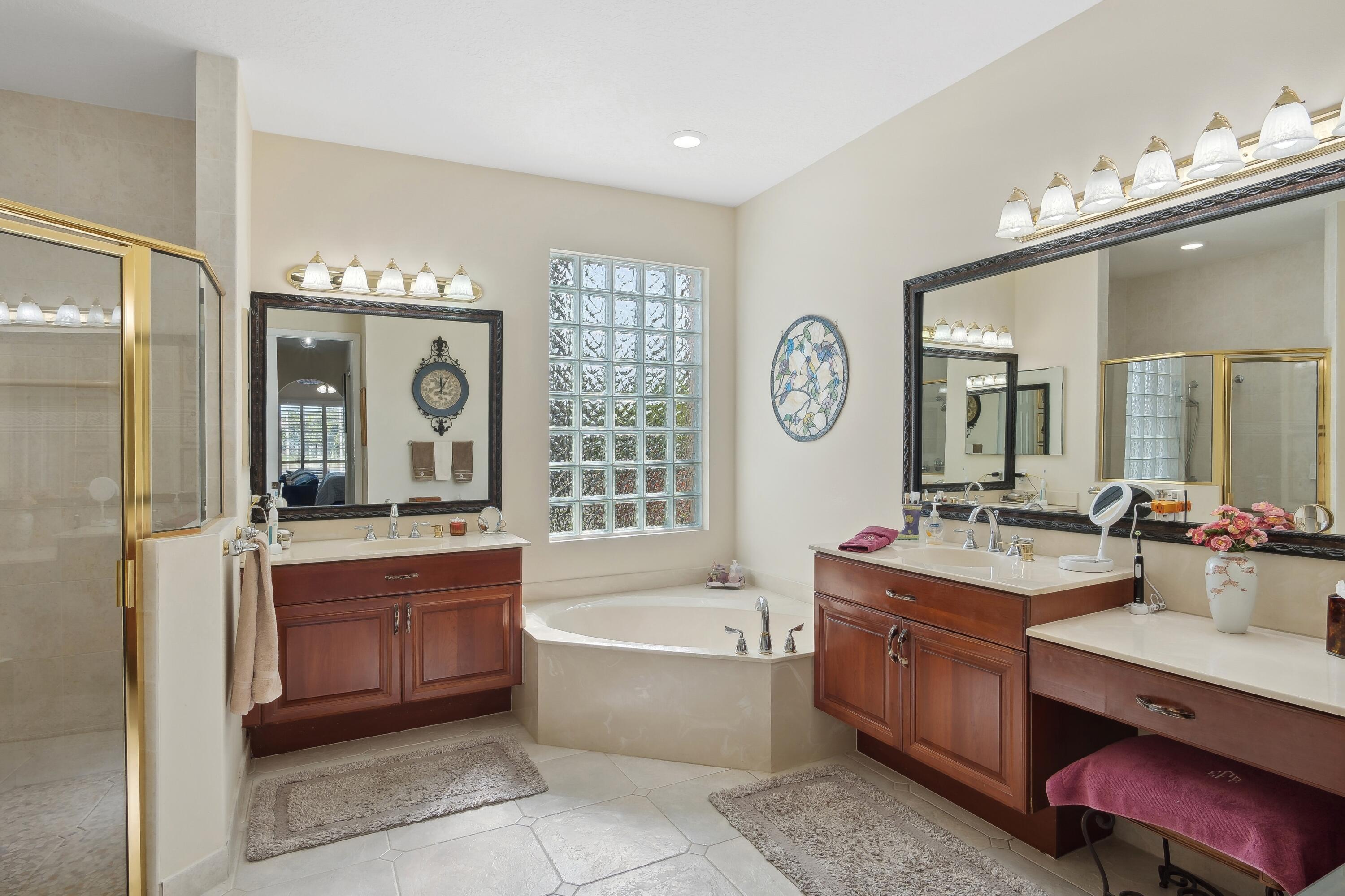 395 NW Shoreview Drive