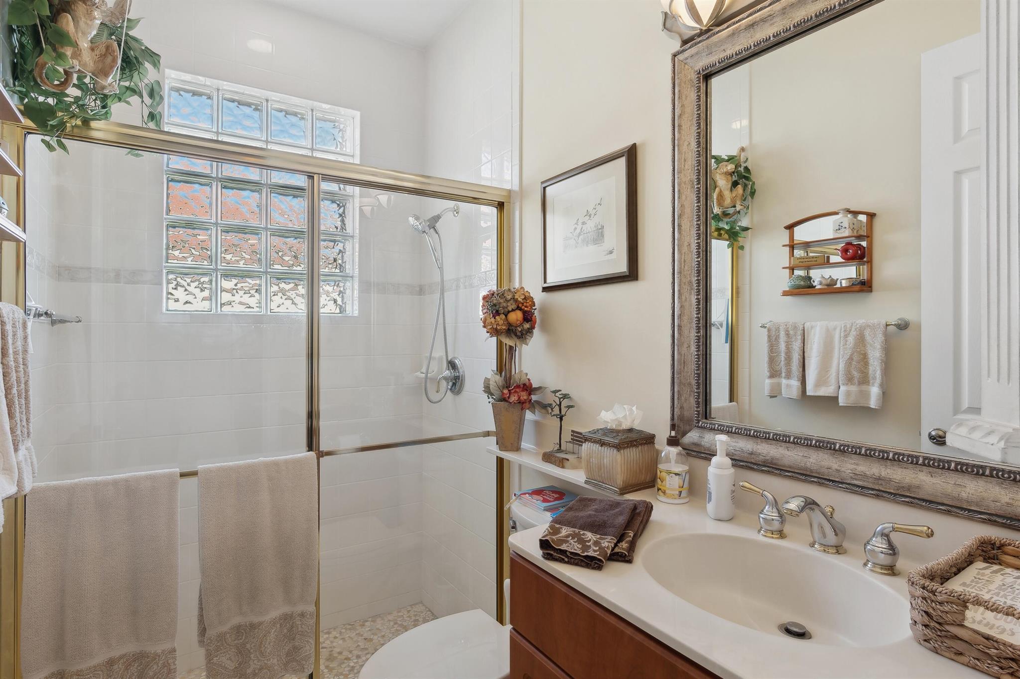 395 NW Shoreview Drive