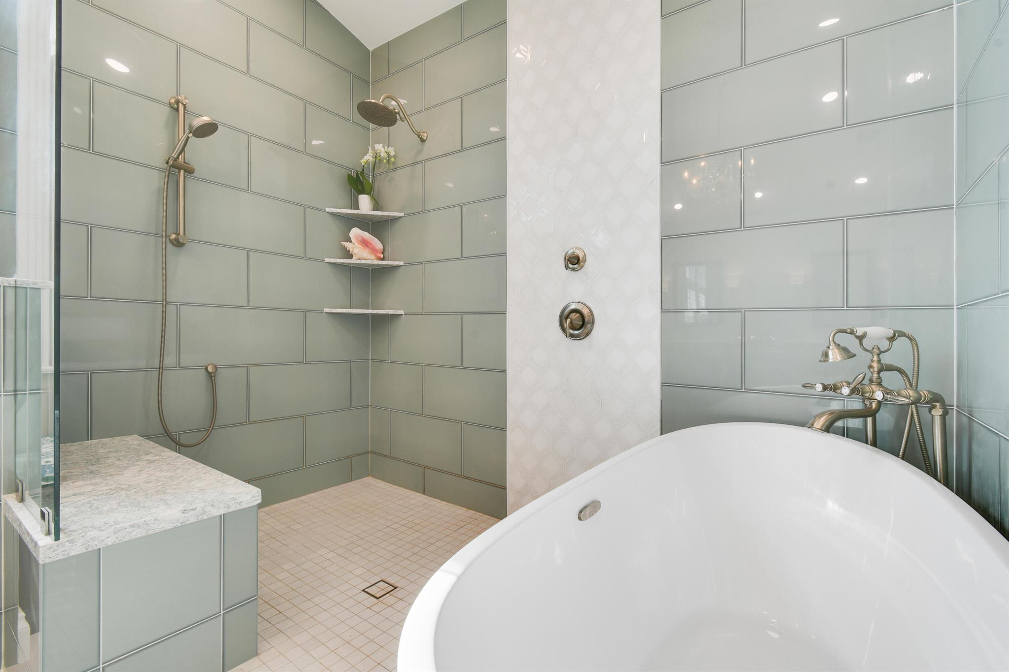 1208 NW Winters Creek Road