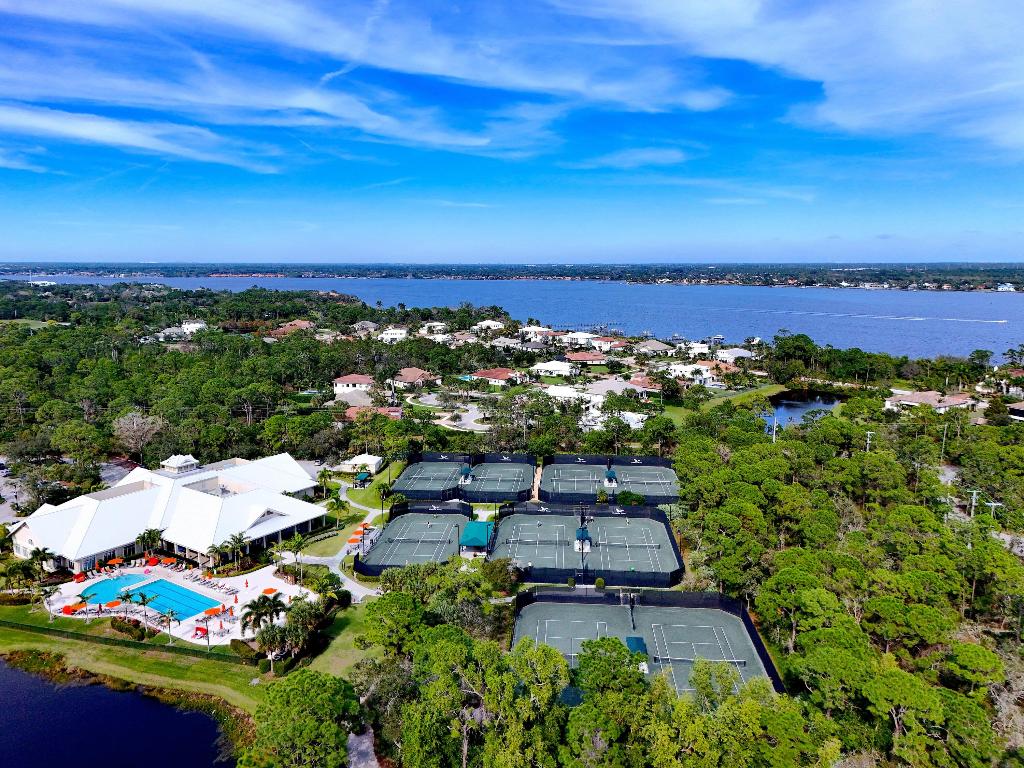 1208 NW Winters Creek Road