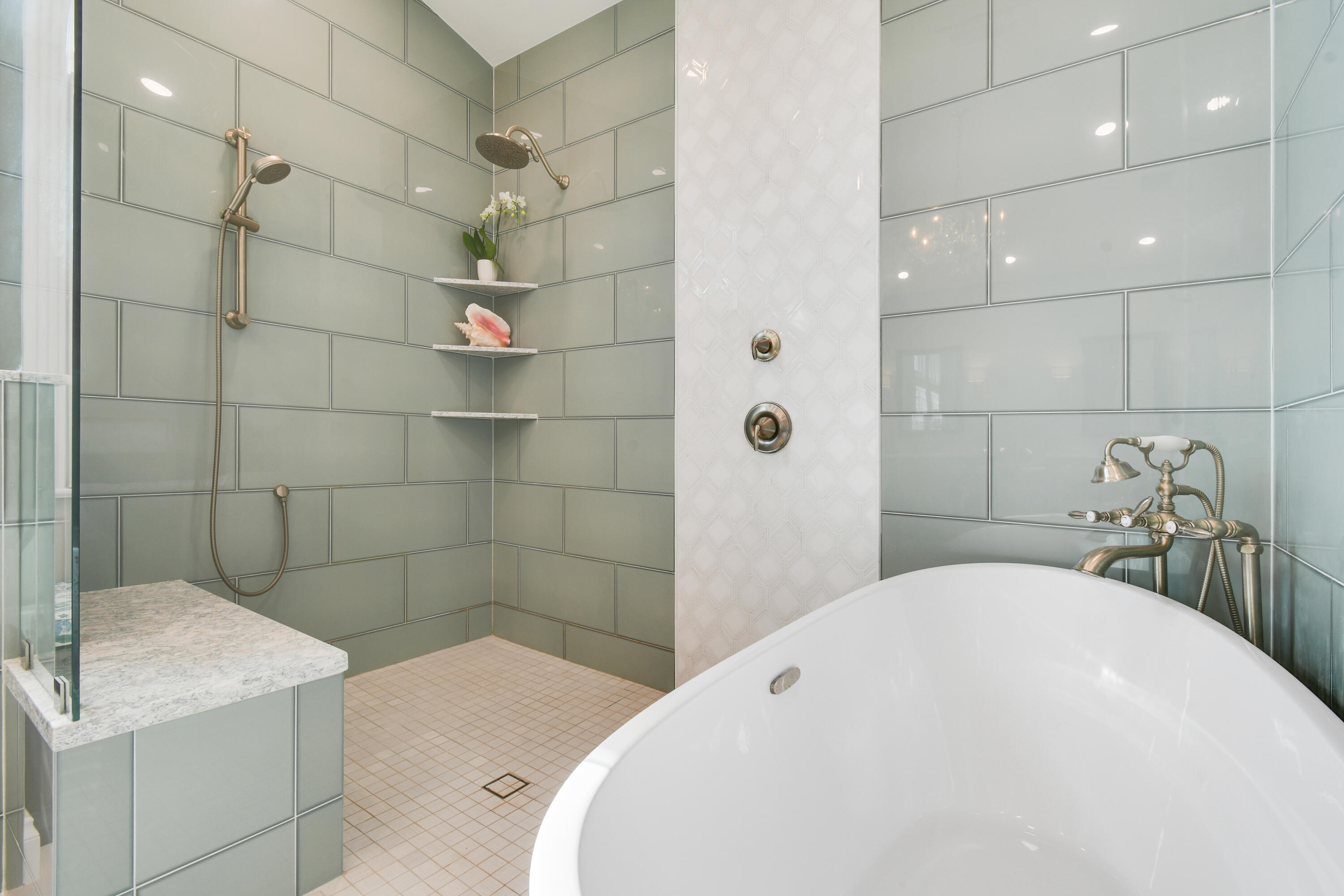 1208 NW Winters Creek Road