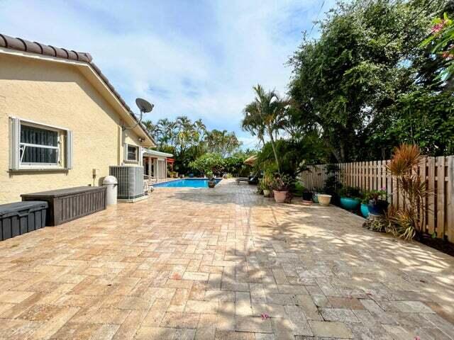 3045 S Seacrest Boulevard