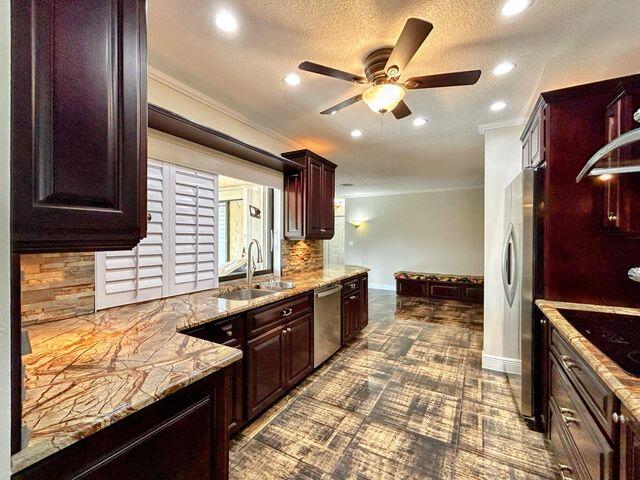 3045 S Seacrest Boulevard