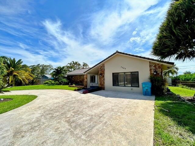 3045 S Seacrest Boulevard