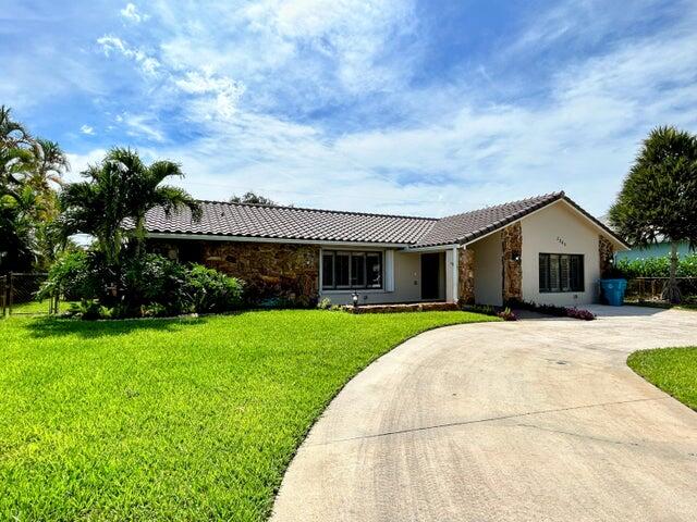 3045 S Seacrest Boulevard