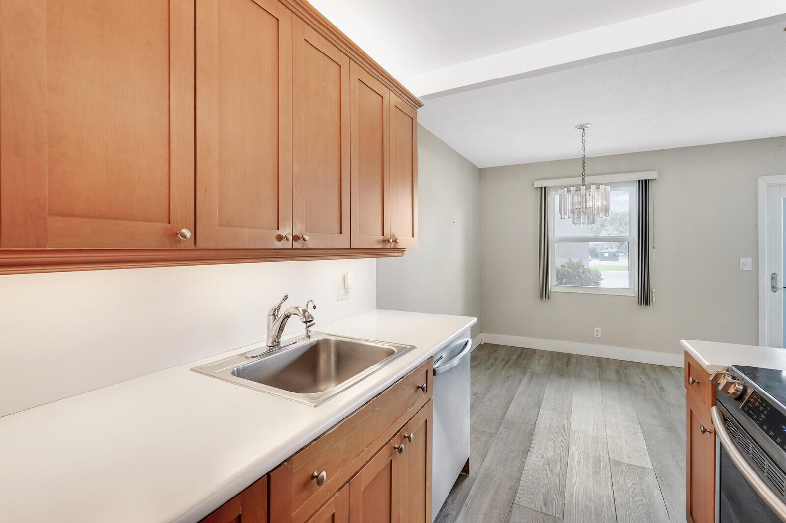 1019 Oakridge A