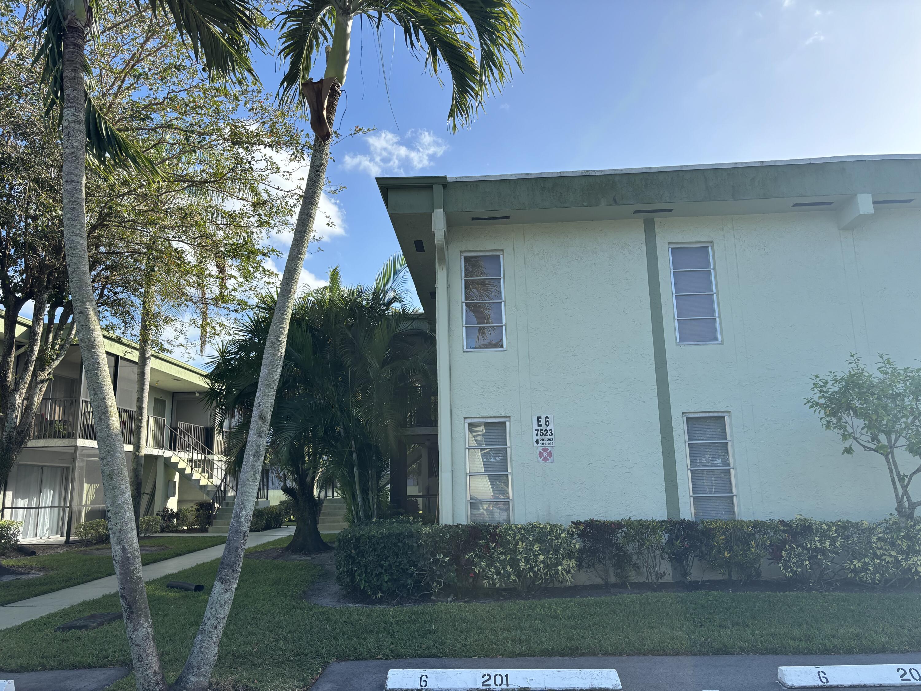 7523 S Oriole Boulevard 102