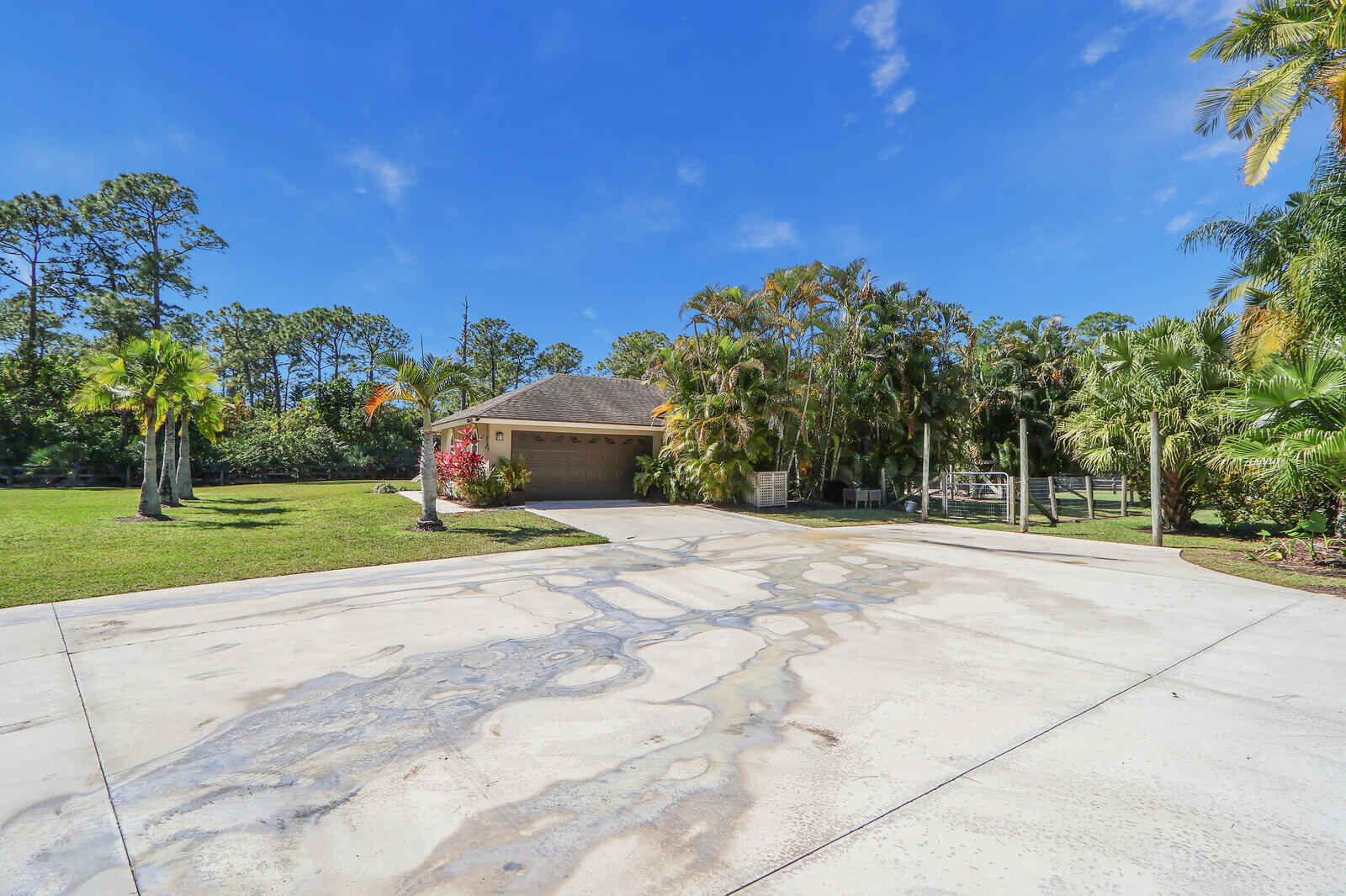 15595 Mellen Lane