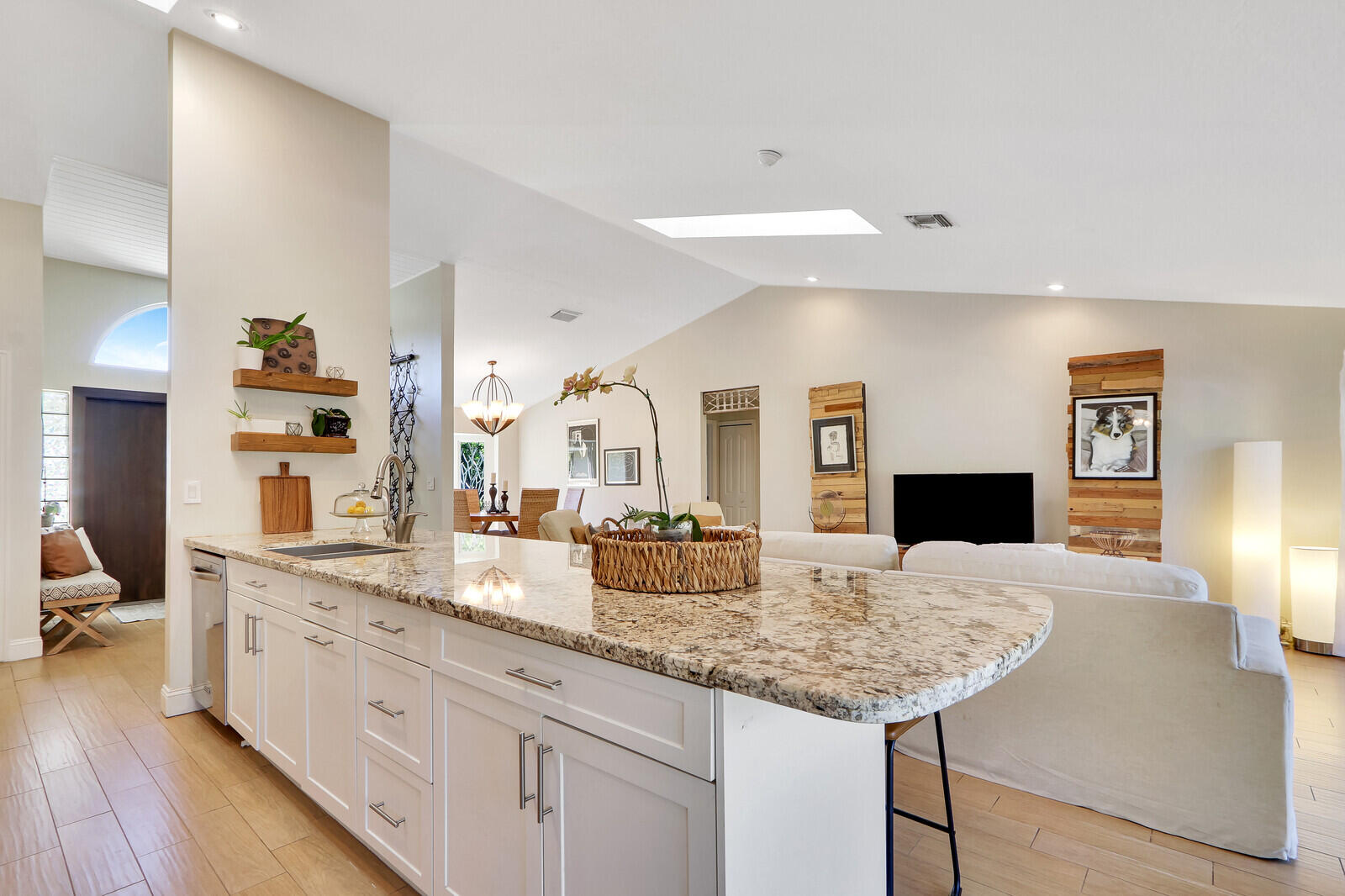 15595 Mellen Lane