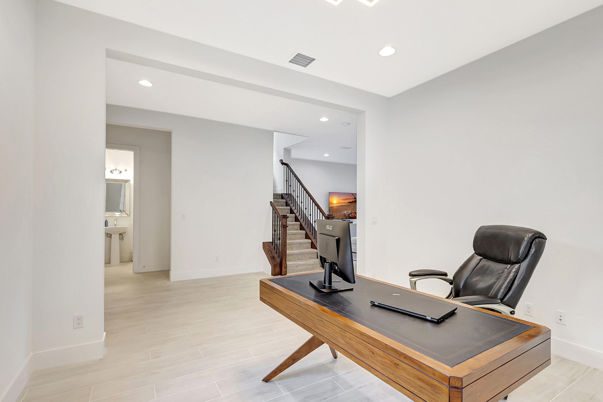 8055 Hobbes Way