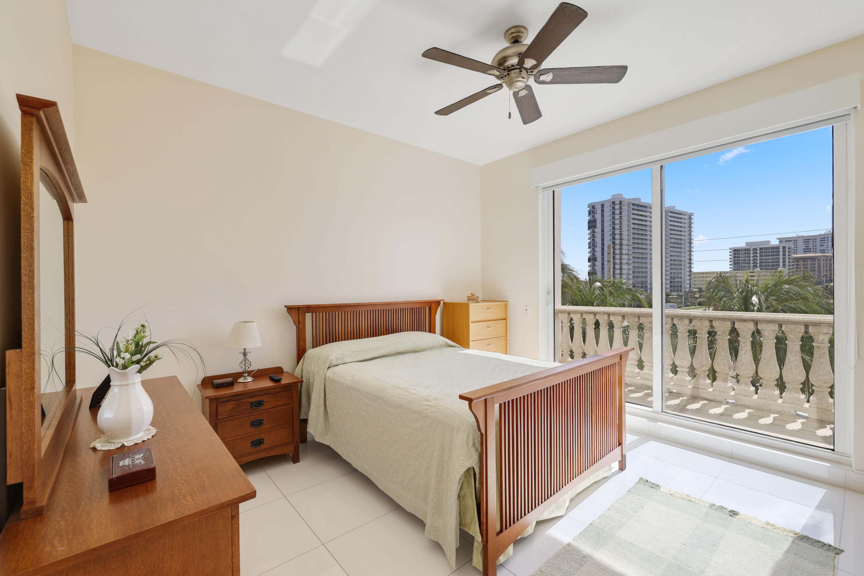 1 N Ocean Boulevard 304