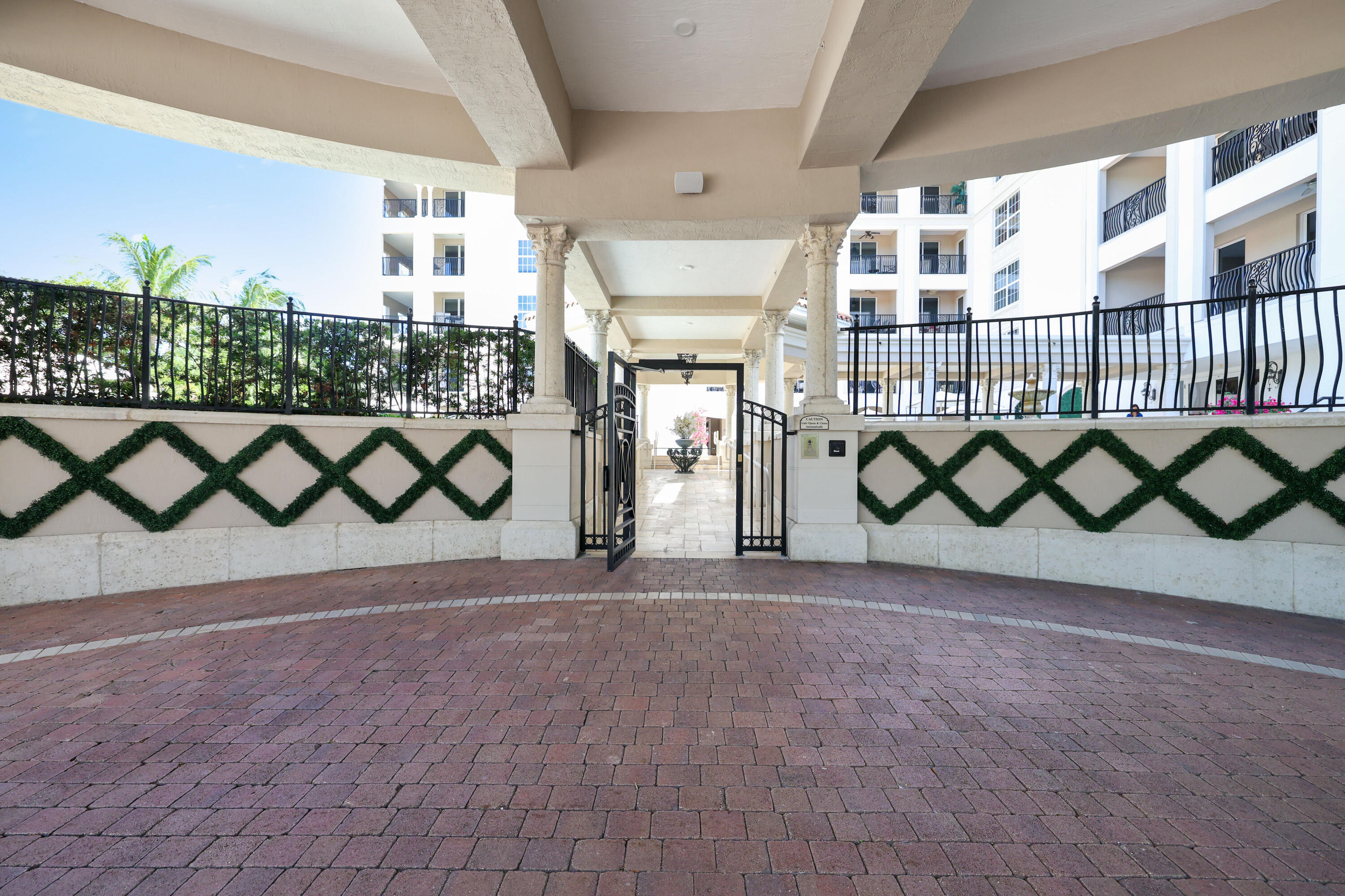 1 N Ocean Boulevard 304