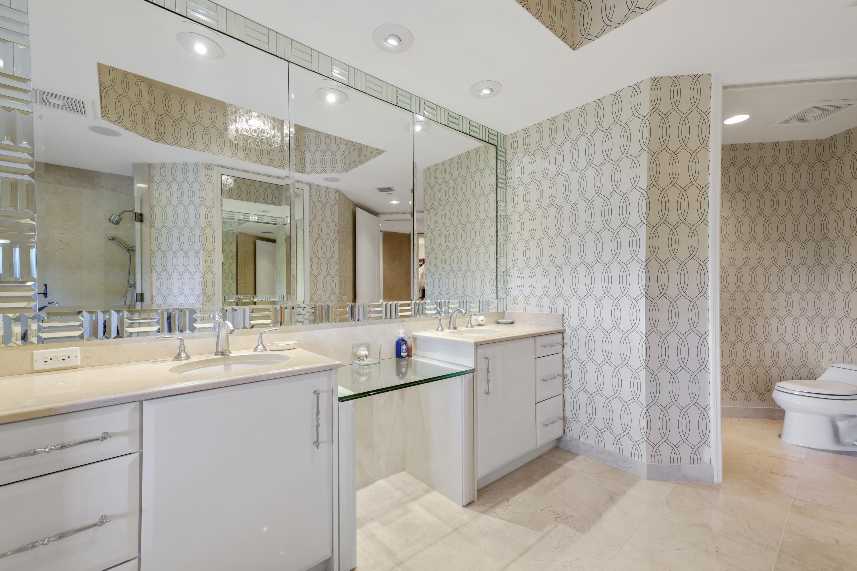 1 N Ocean Boulevard 304