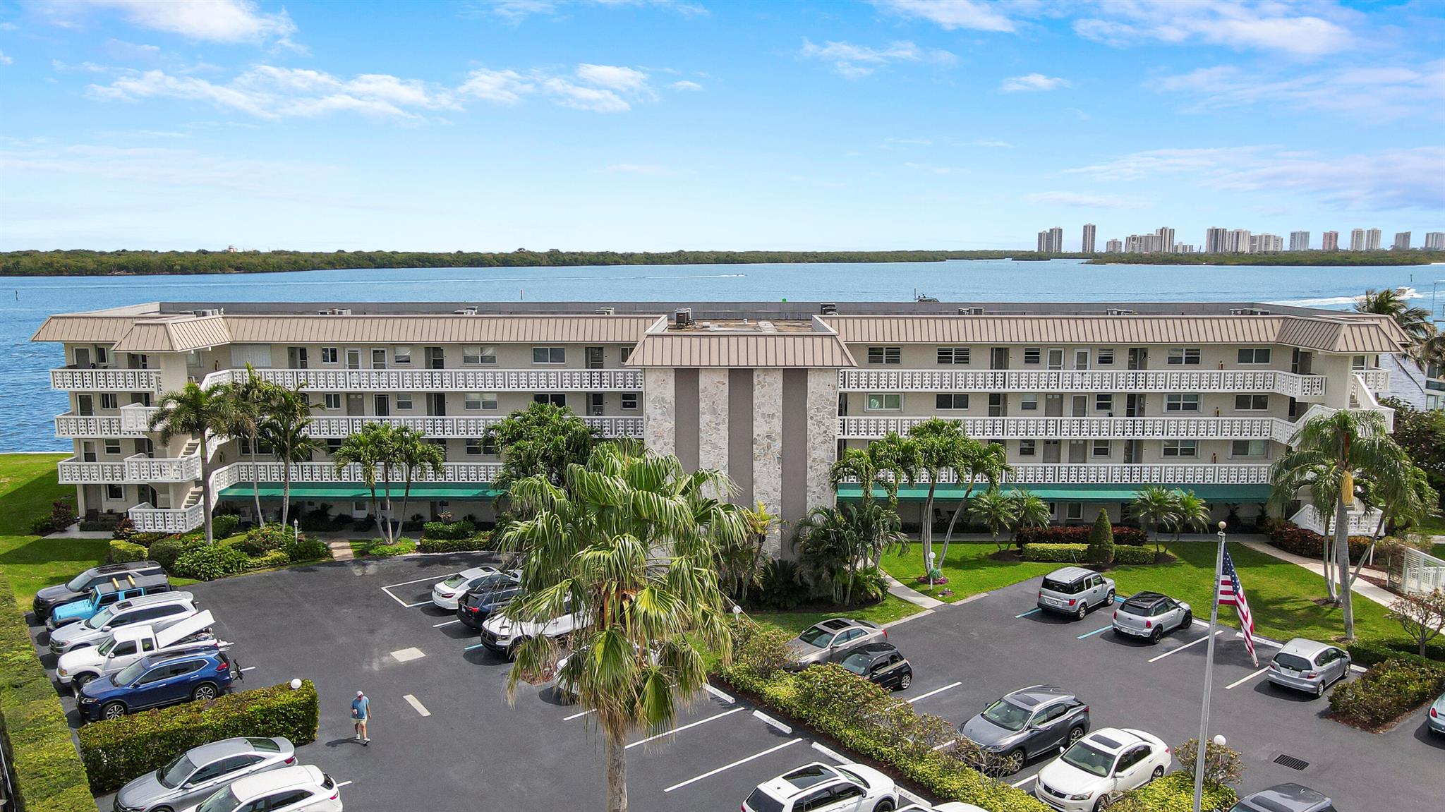 52 Yacht Club Drive 203