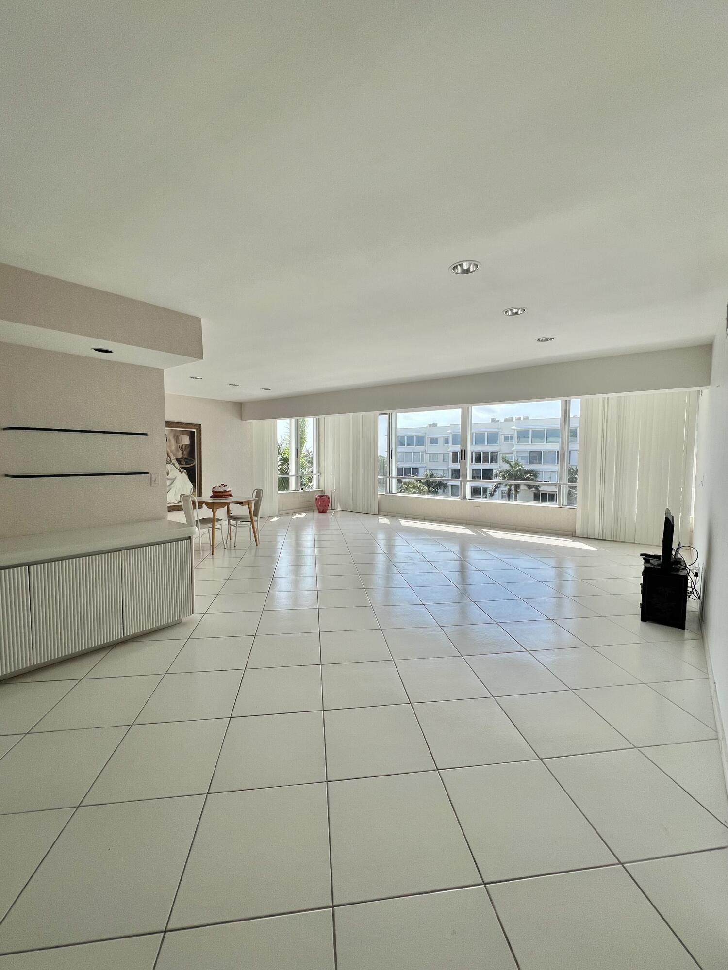 44 Cocoanut Row 508/509 A