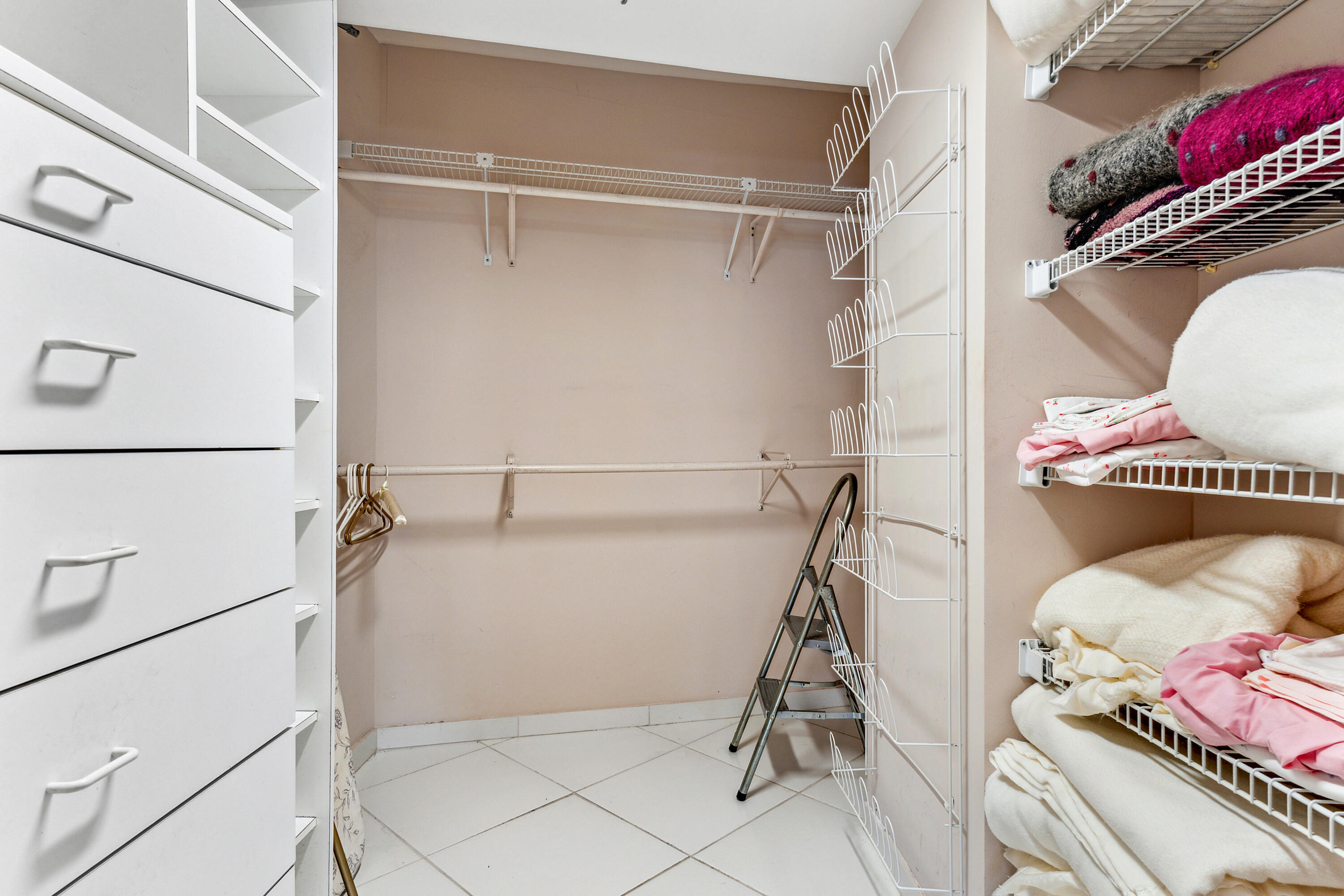 44 Cocoanut Row 508/509 A