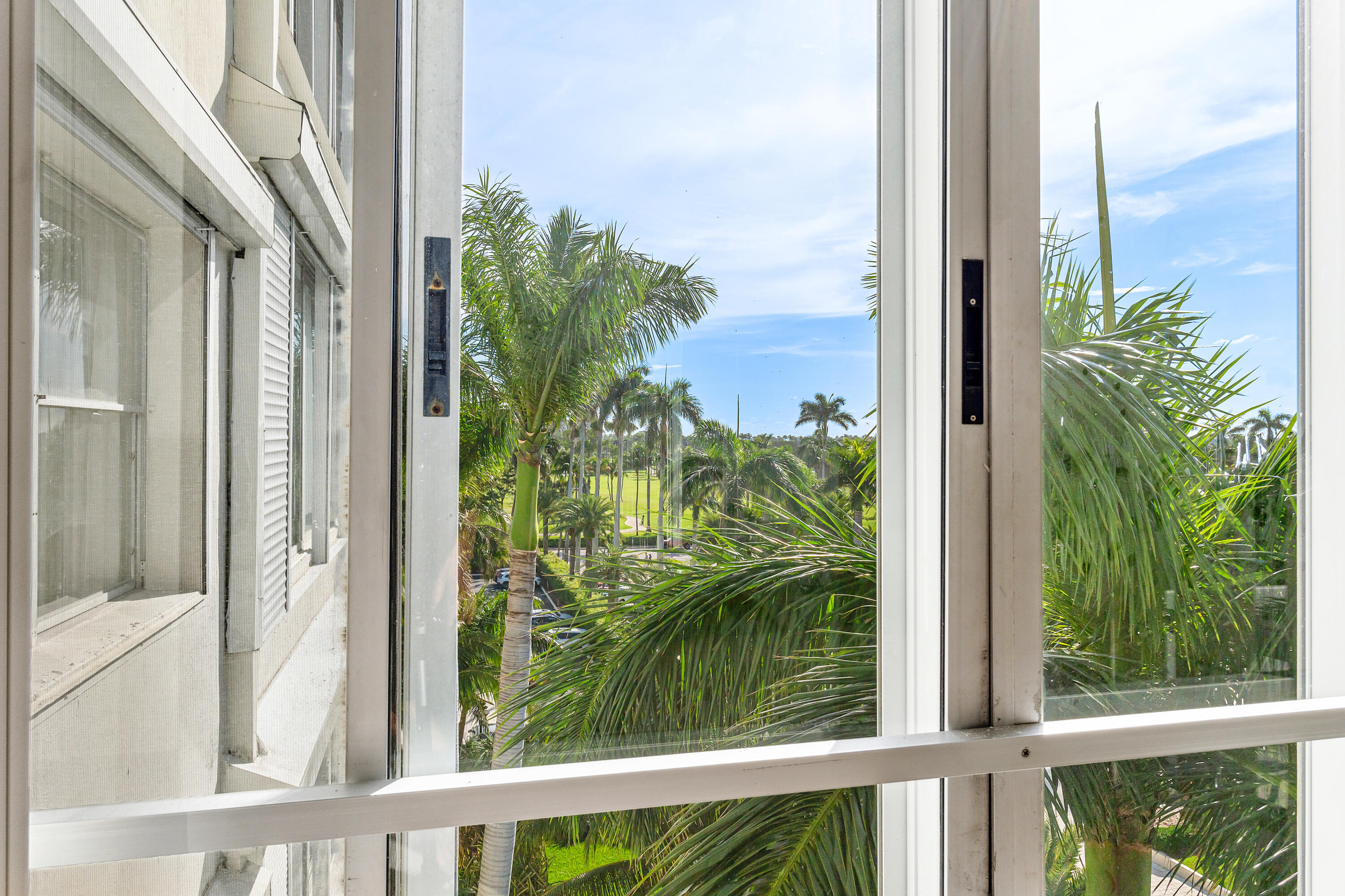 44 Cocoanut Row 508/509 A