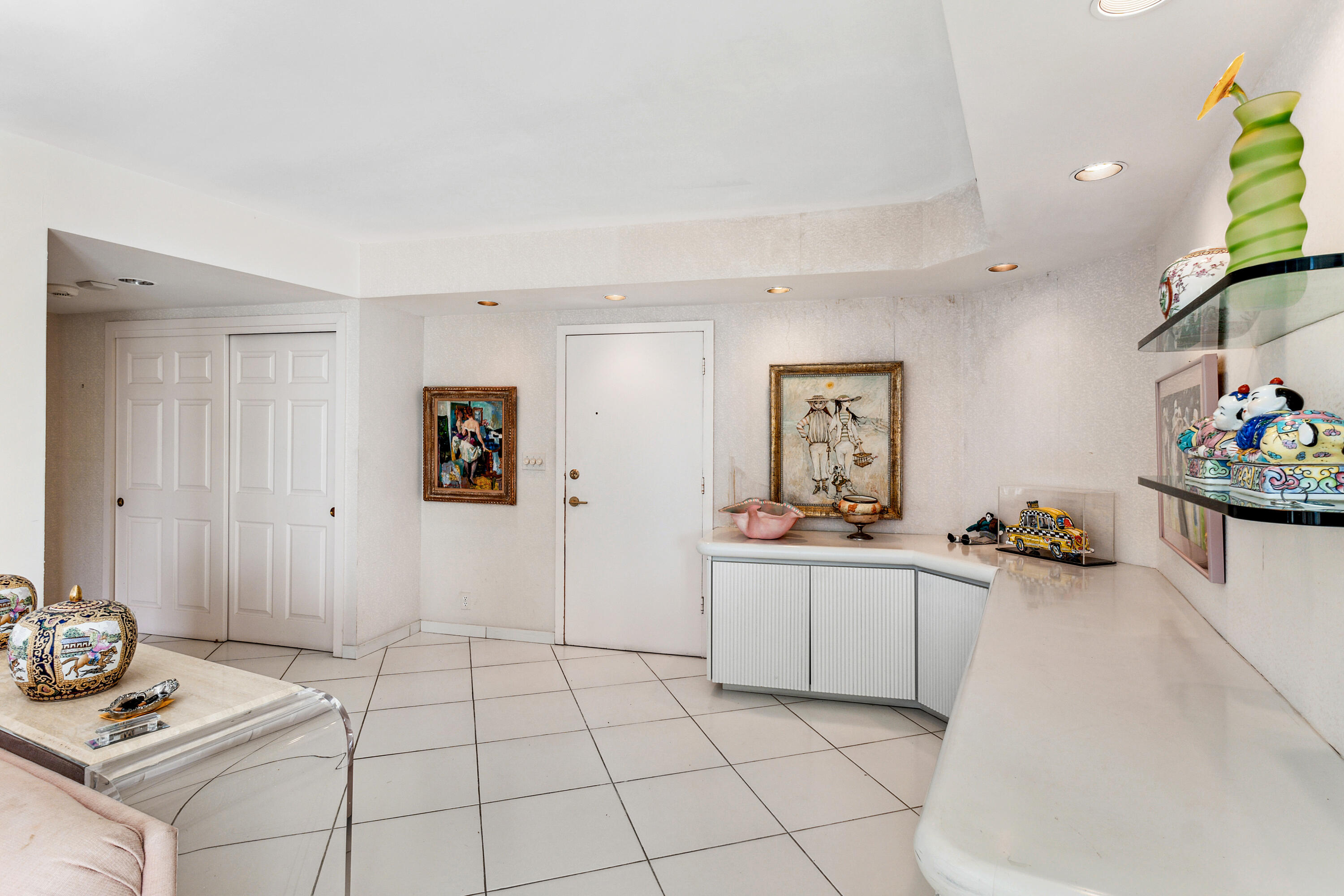 44 Cocoanut Row 508/509 A