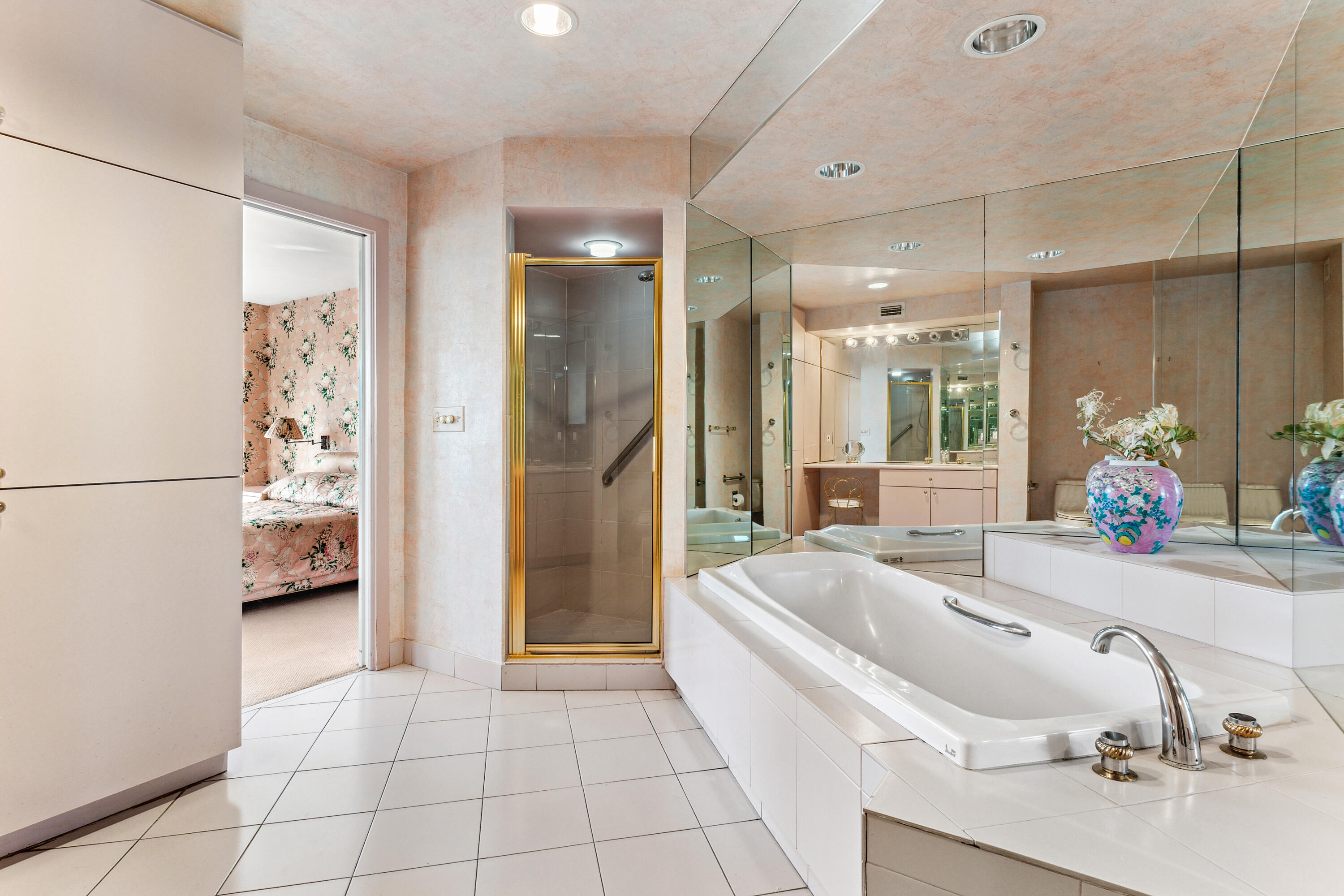 44 Cocoanut Row 508/509 A