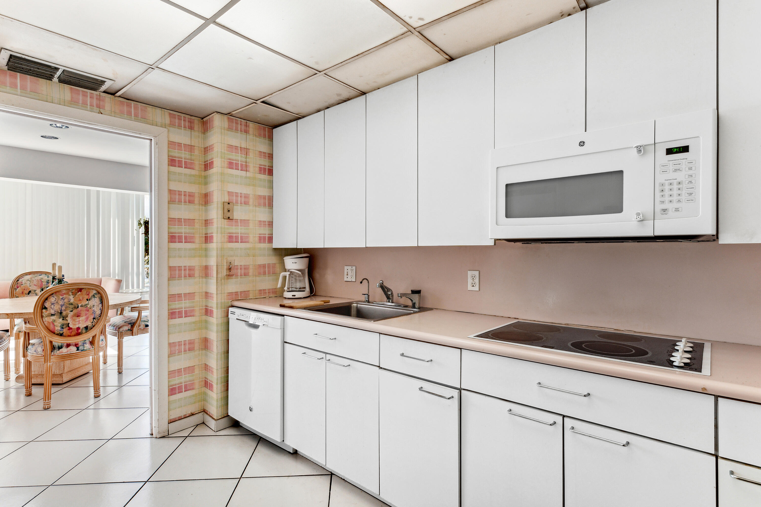 44 Cocoanut Row 508/509 A