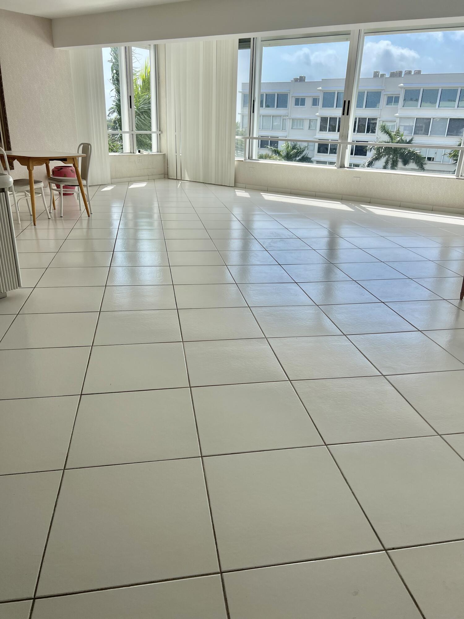 44 Cocoanut Row 508/509 A